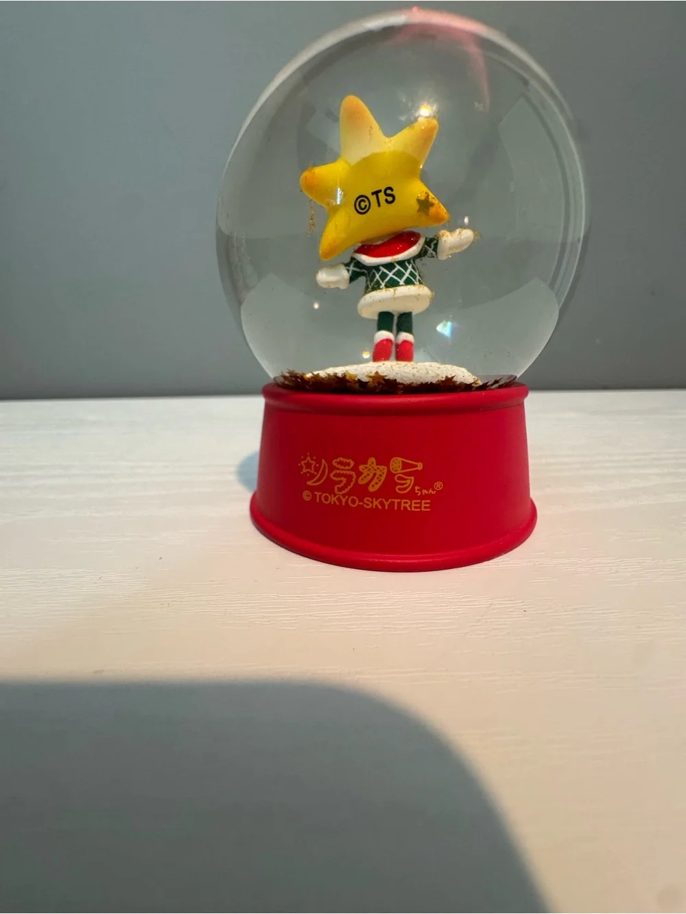 Tokyo Skytree winter collection Red Snow Globe with Yellow Star Figure